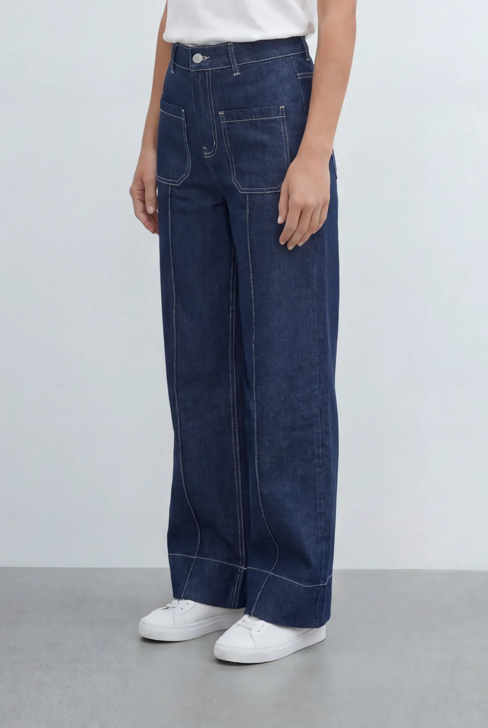 Women's Tomato Store Utility Pocket Jeans Wide Leg Denim Silhouette Front Patch Pocket Detail - Image 4