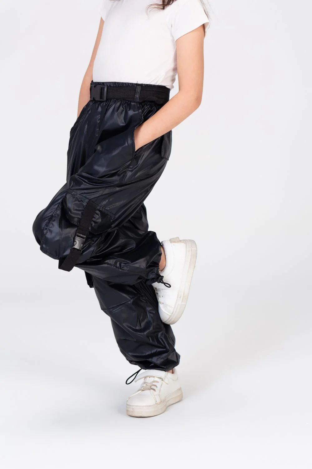 Girls Wide Leg Waterproof Trousers With A Belt At The Waist And Pockets In A Modern Fit - Image 4