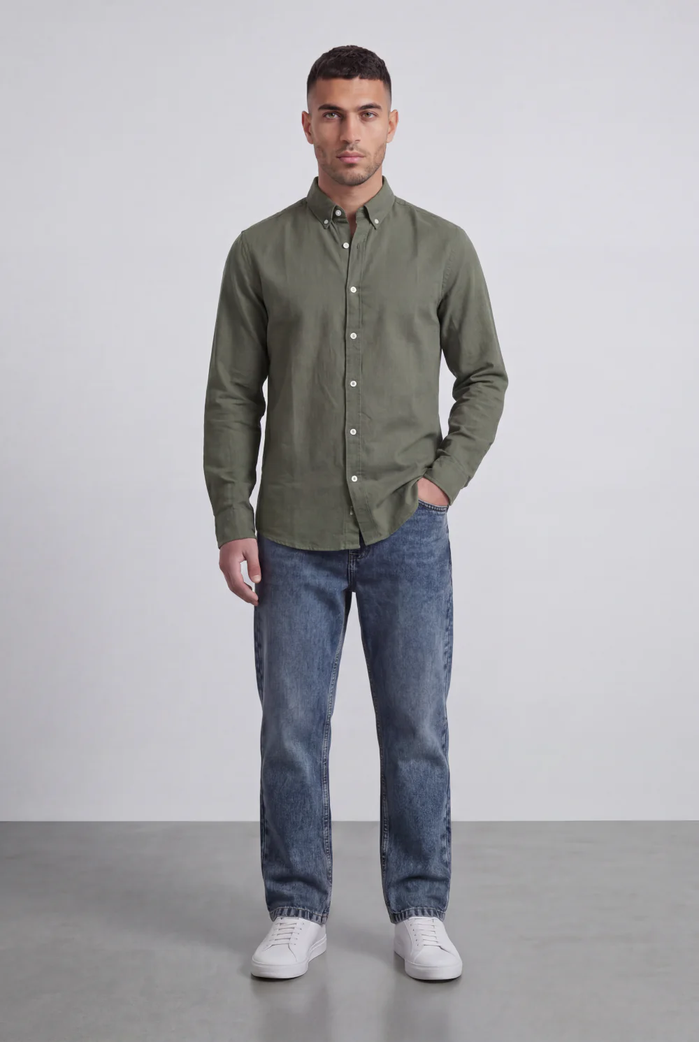 Men’s Tomato Store Clean Surface Oxford Shirt With Button Front Plain Weave Texture Smooth Compact Finish - Image 15