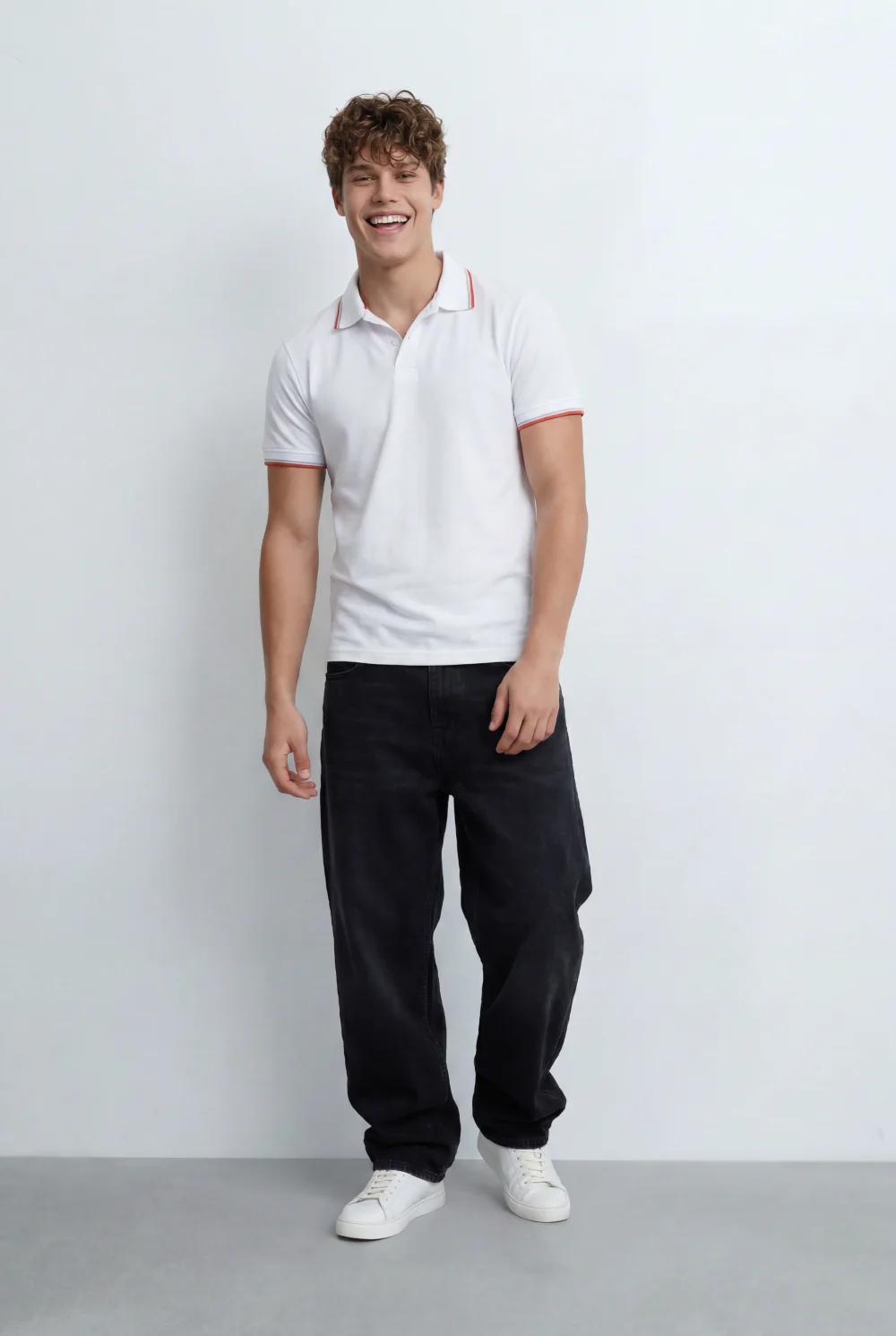 Men’s Tomato Store Delivers Contrast Tipping Details Collar And Sleeves T-Shirt - Image 11