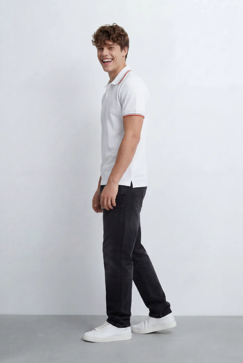 Men’s Tomato Store Delivers Contrast Tipping Details Collar And Sleeves T-Shirt - Image 12