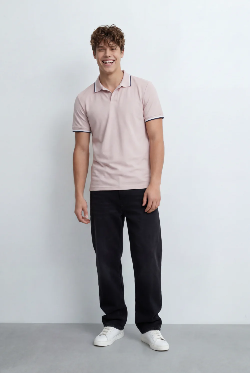 Men’s Tomato Store Delivers Contrast Tipping Details Collar And Sleeves T-Shirt - Image 3