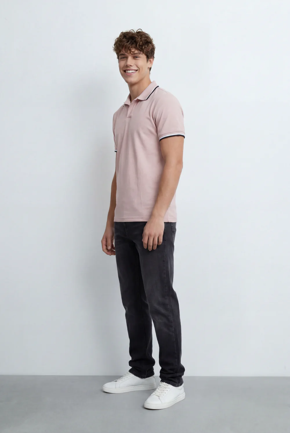 Men’s Tomato Store Delivers Contrast Tipping Details Collar And Sleeves T-Shirt - Image 4