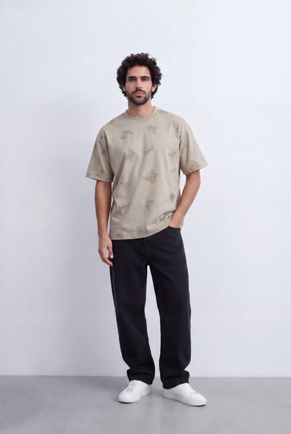 Men’s Tomato Store Embroidered Sketch T-Shirt Tonal Hand Drawn Artwork Detail Relaxed Fit - Image 3
