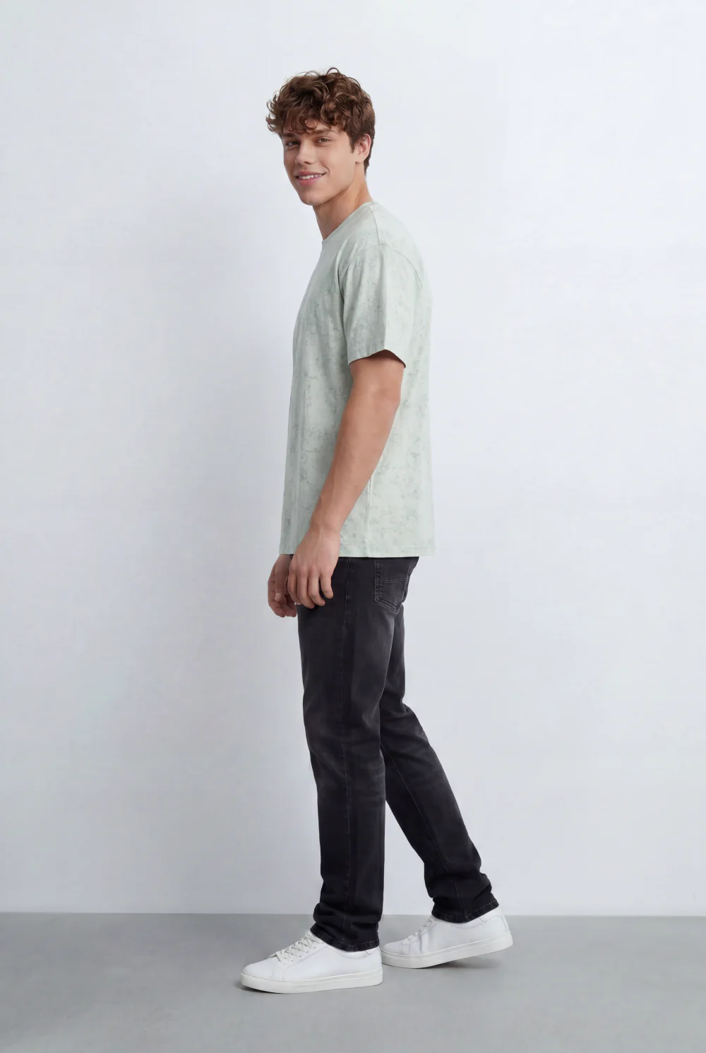 Men’s Tomato Store Everyday Washed Texture T-Shirt Built With A Relaxed Street Shape - Image 8
