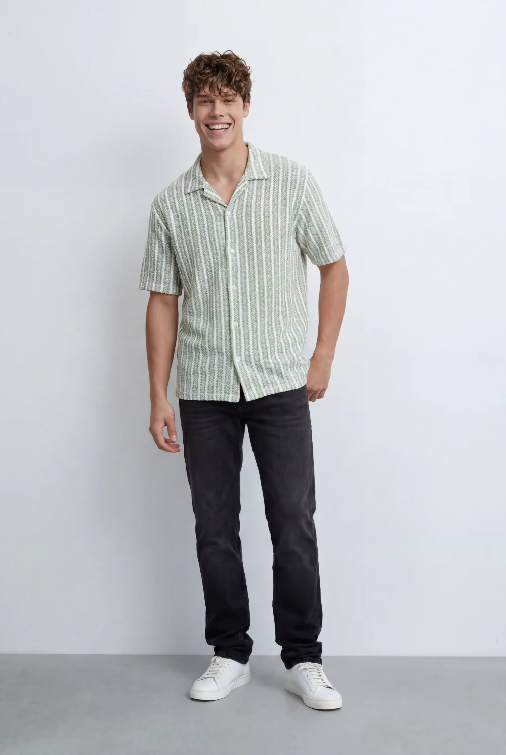 Men’s Tomato Store Resort Shirt With Textured Vertical Stripes Short Sleves Regular Fit - Image 7