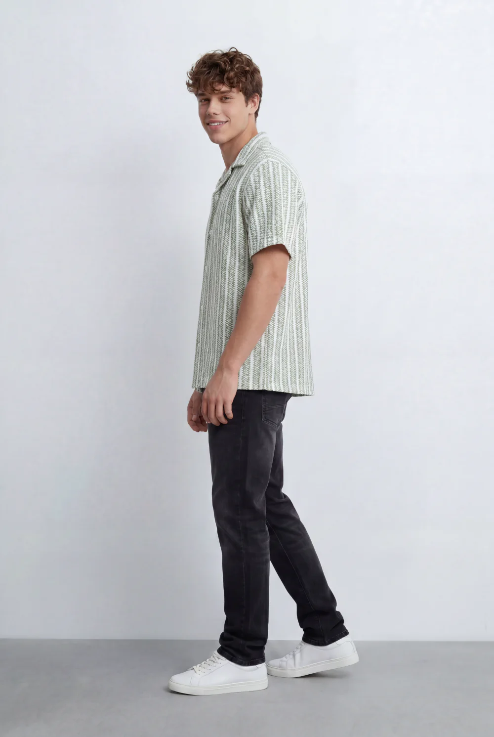 Men’s Tomato Store Resort Shirt With Textured Vertical Stripes Short Sleves Regular Fit - Image 8