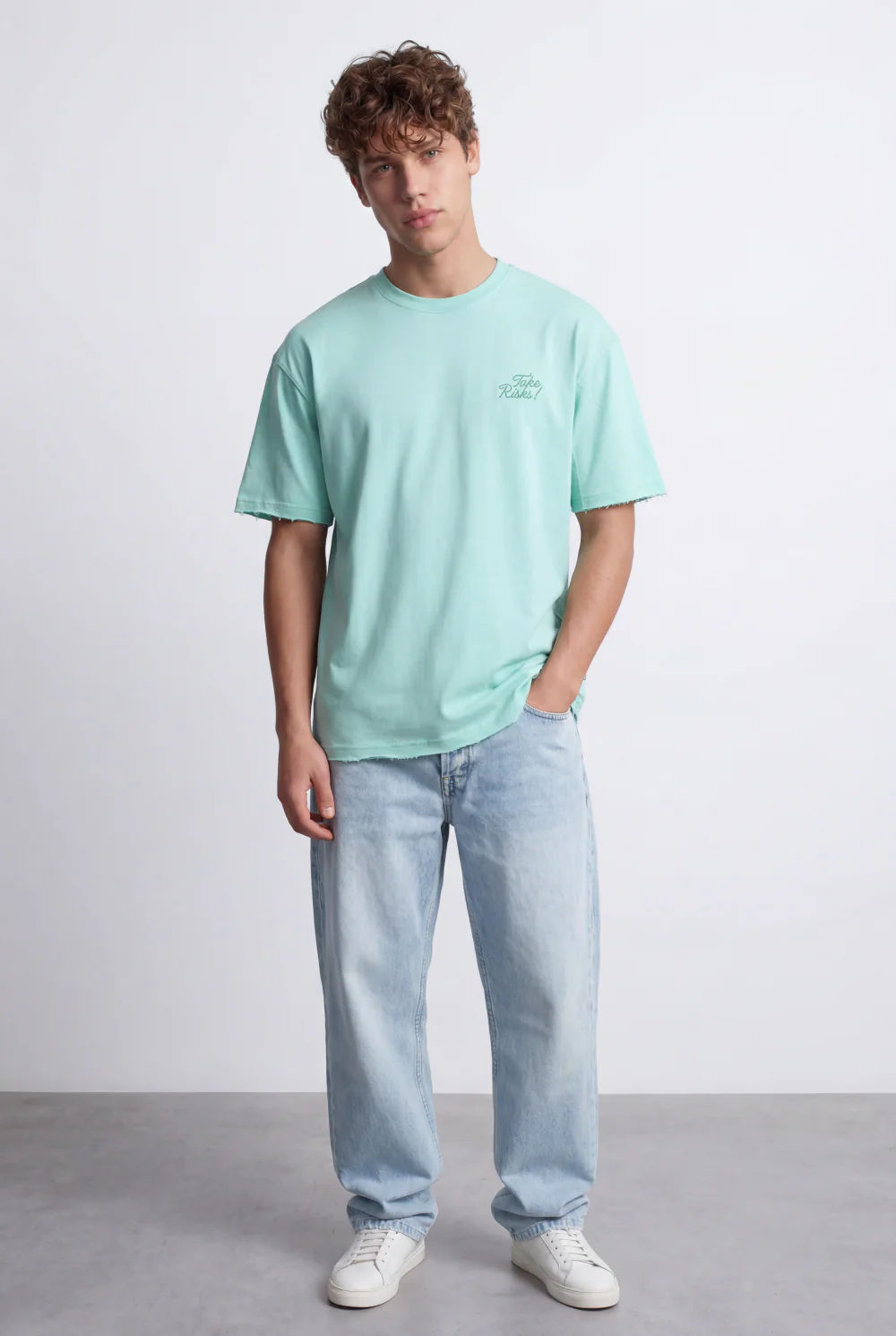 Men’s Tomato Store T-Shirt Small Chest Logo Clean Front Look Oversize - Image 11