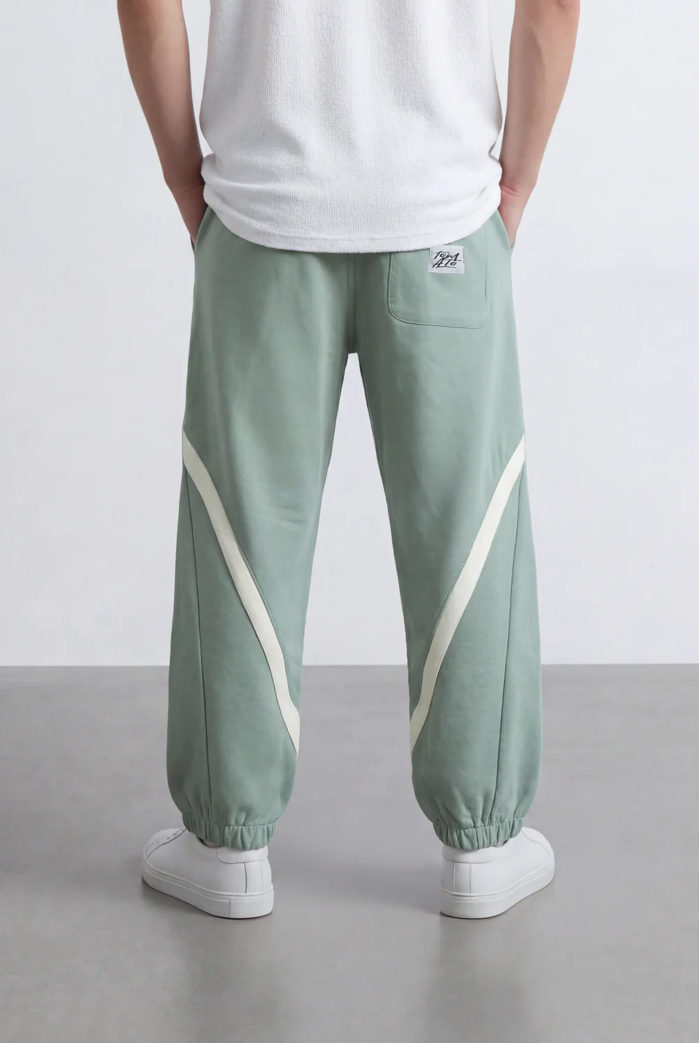 Men’s Tomato Store Utility Jogger Contrast Panel Seam Detail Tapered Leg Cuffed Hem Oversize Sweatpants - Image 10