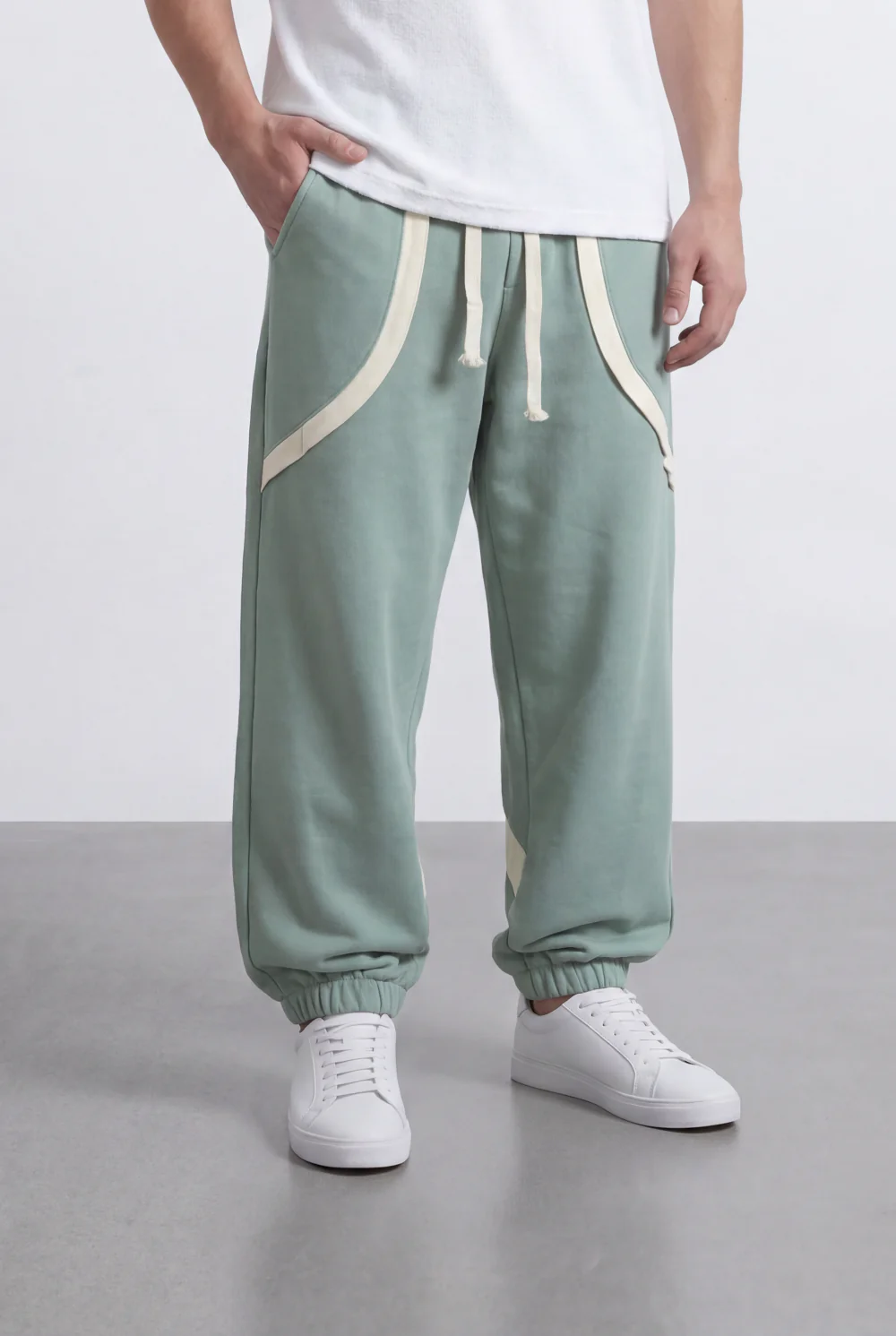 Men’s Tomato Store Utility Jogger Contrast Panel Seam Detail Tapered Leg Cuffed Hem Oversize Sweatpants - Image 12