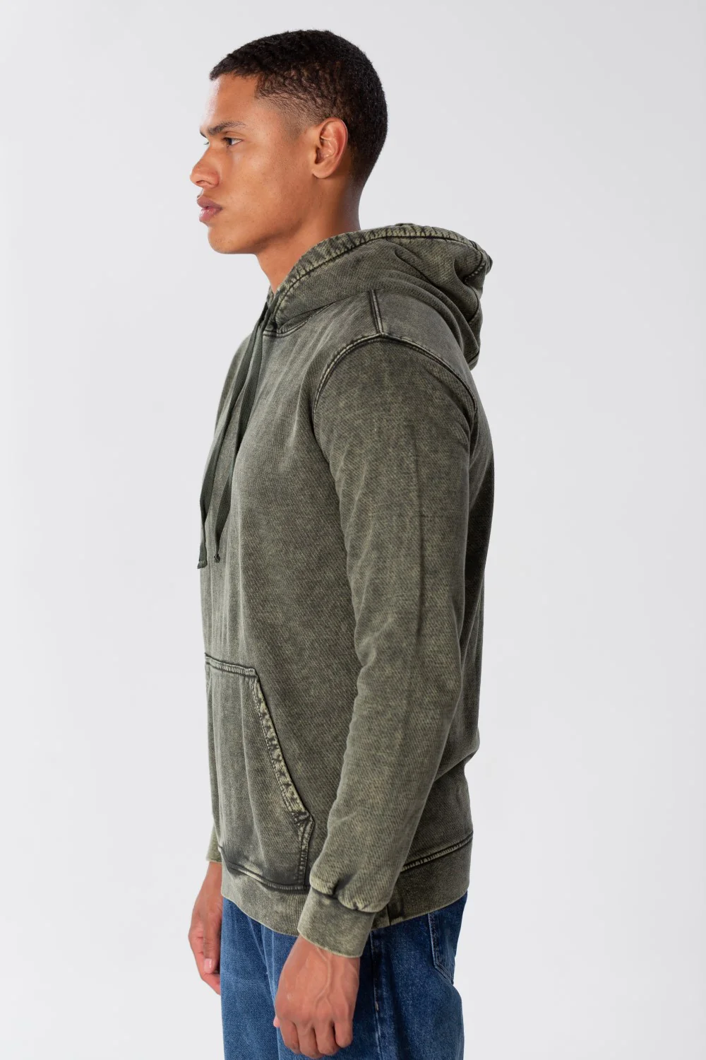 Men's Basic Hood Sweatshirt With Long Sleeves - Image 11