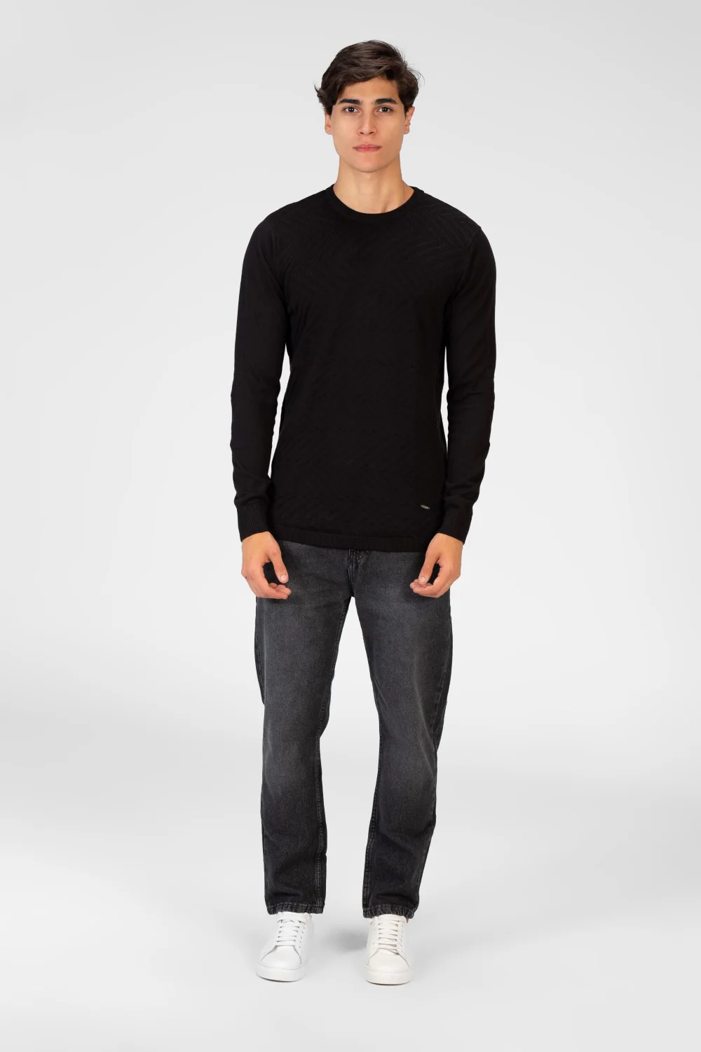 Men's Basic Plain Pullover With A Round Neck In Comfortable Material - Image 4