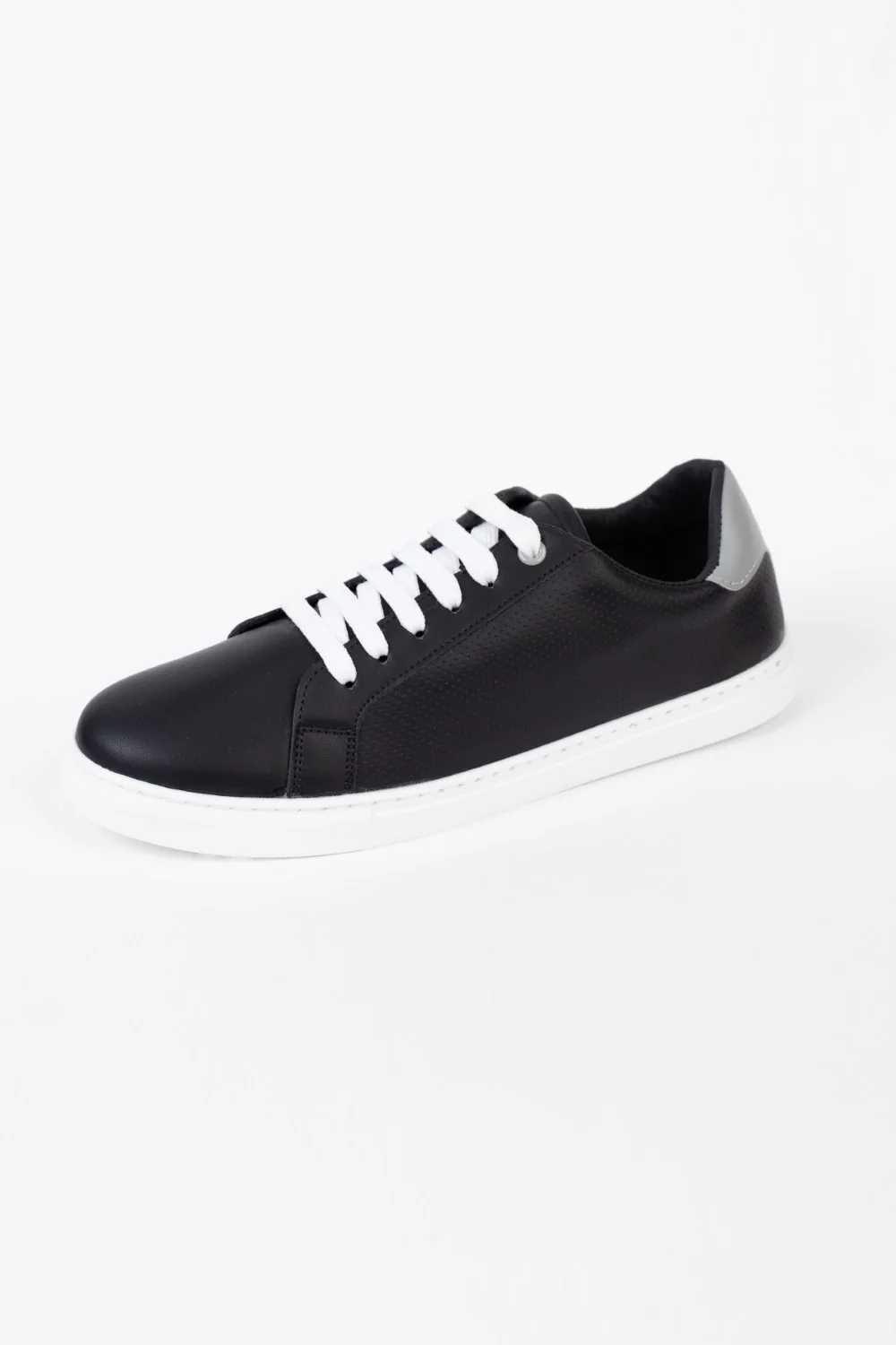 Mens Basic Sneakers Shoes With A Simple Design For Daily Use - Image 3