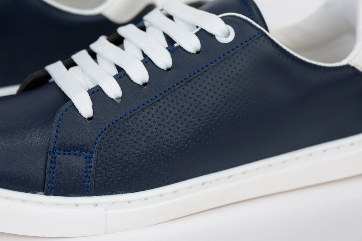 Mens Basic Sneakers Shoes With A Simple Design For Daily Use - Image 7