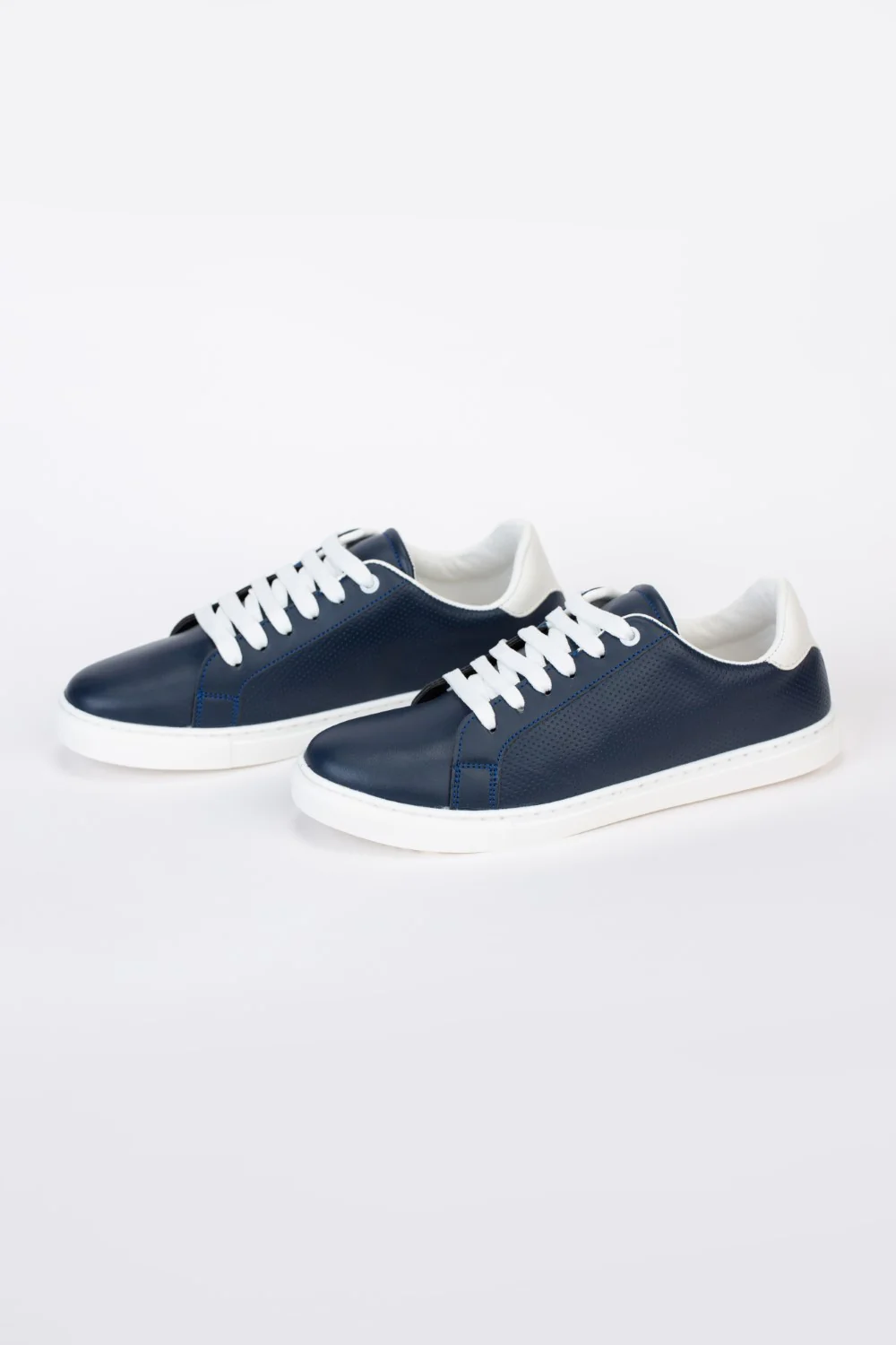 Mens Basic Sneakers Shoes With A Simple Design For Daily Use - Image 8