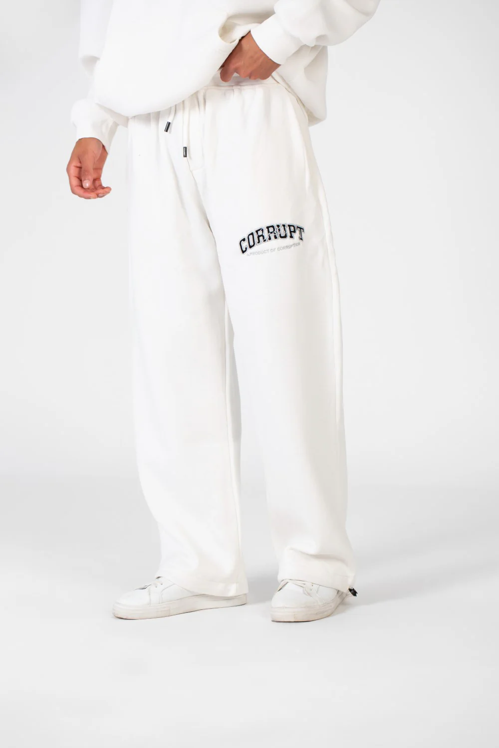 Men's Basic Sweatpants With Elastic Waistband And Front Print - Image 3