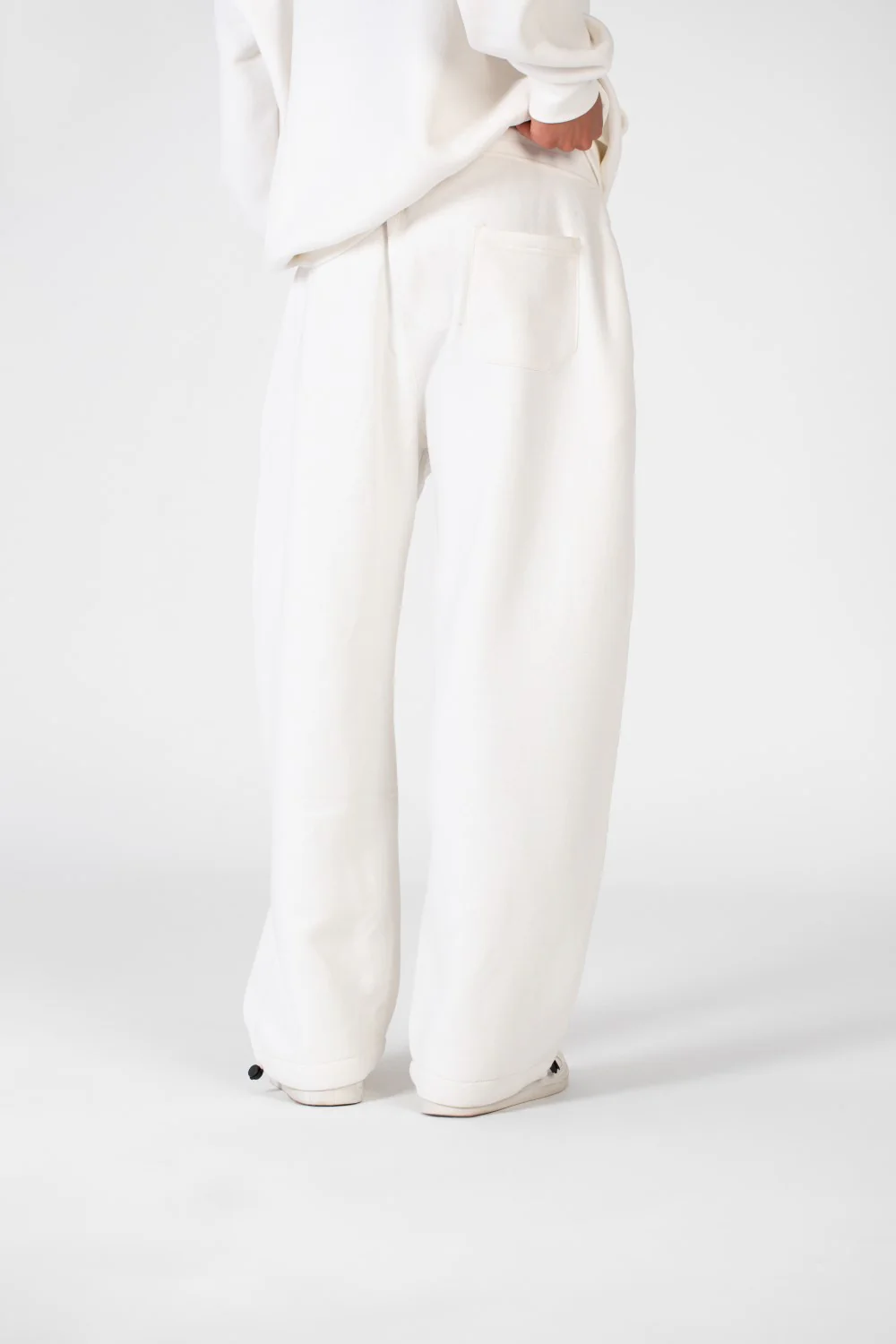 Men's Basic Sweatpants With Elastic Waistband And Front Print - Image 4