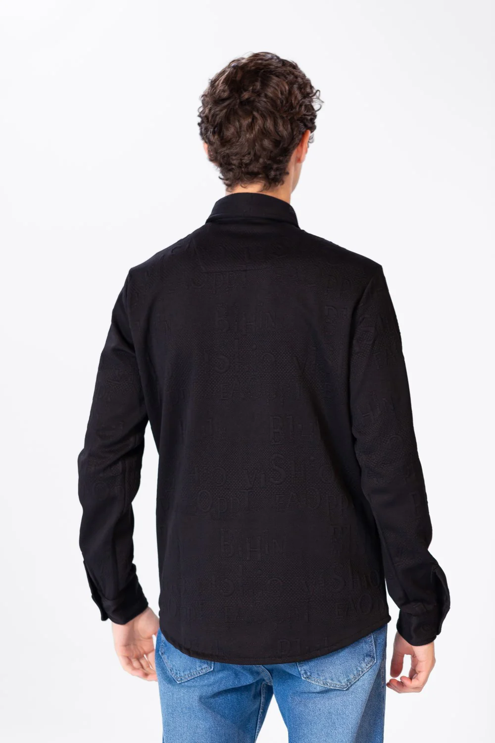 Men's Button Front Shirt With A Prominent Print And Pockets - Image 2