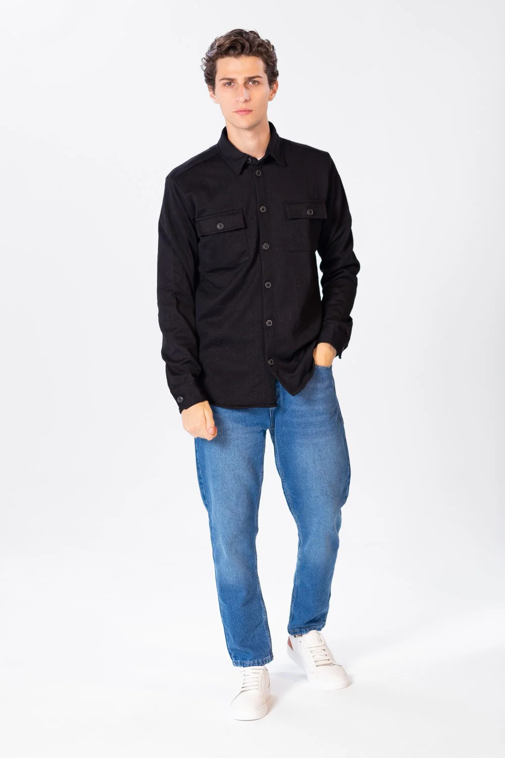 Men's Button Front Shirt With A Prominent Print And Pockets - Image 4