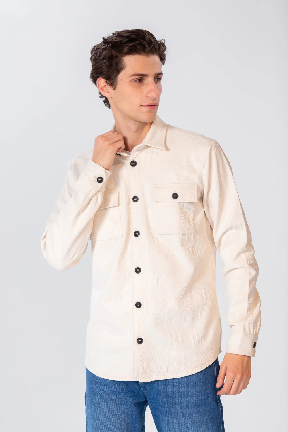 Men's Button Front Shirt With A Prominent Print And Pockets - Image 5