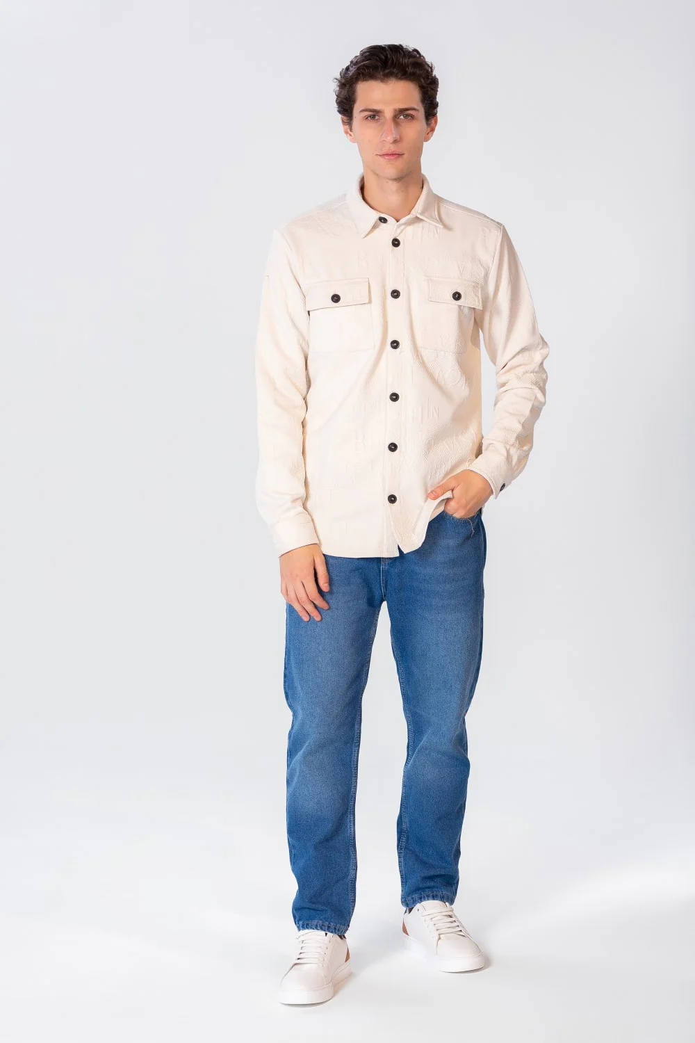 Men's Button Front Shirt With A Prominent Print And Pockets - Image 8