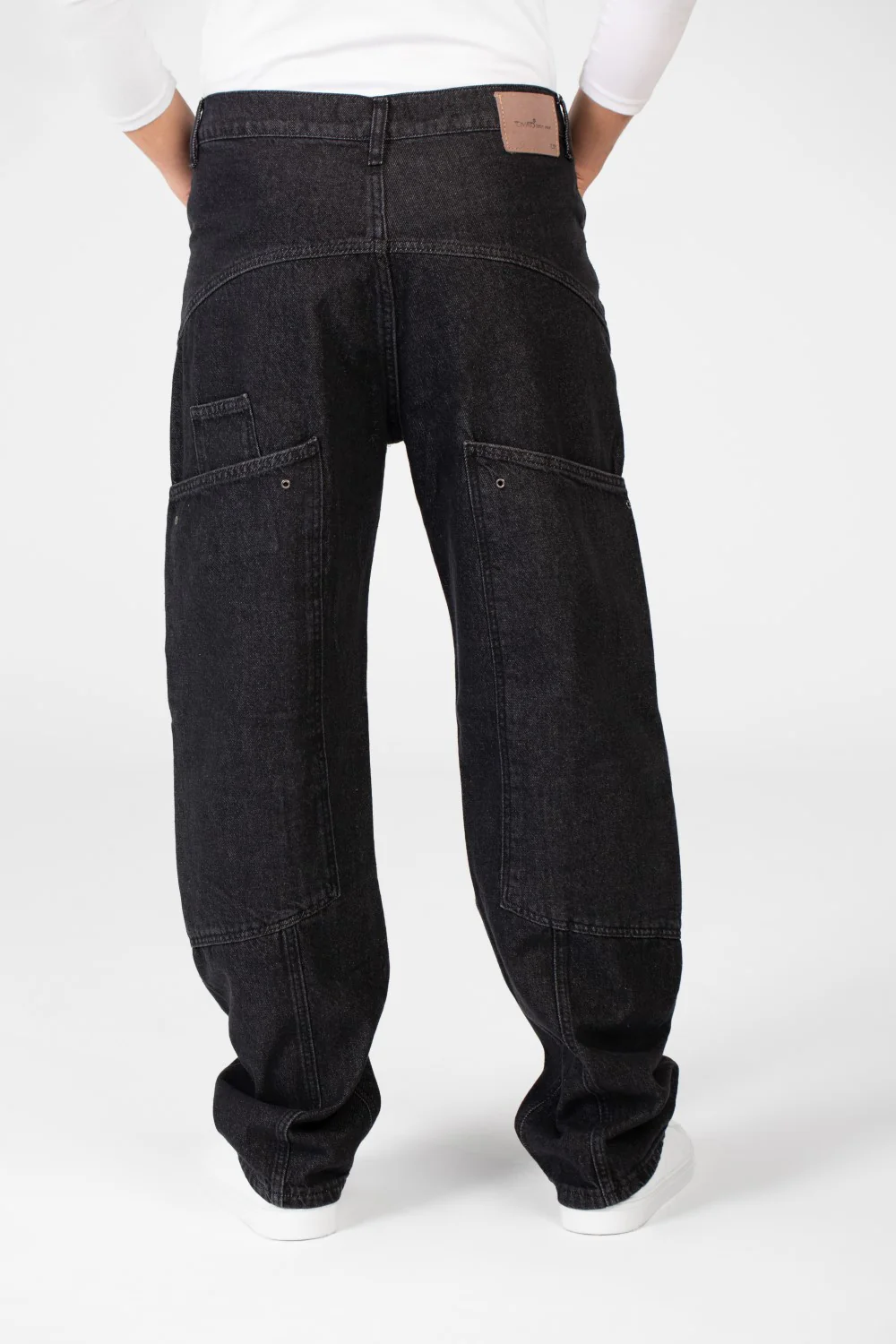 Men's Cargo Jeans Pants With A Modern Cut And Basic Details - Image 2
