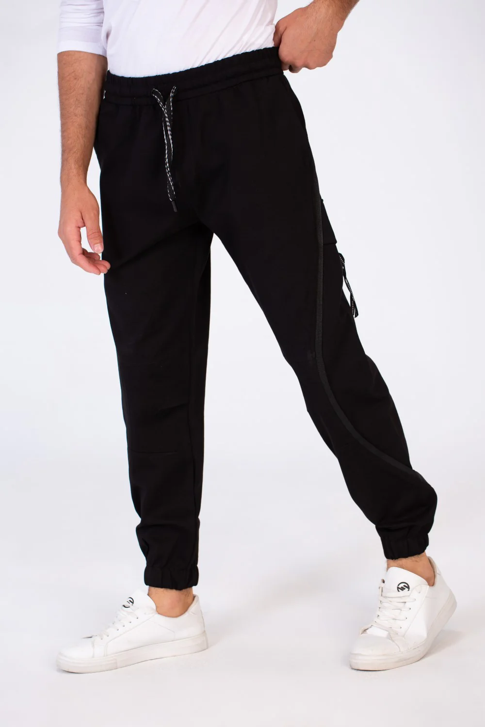 Men's Casual And Comfortable Sweatpants With A Modern Cut - Image 3