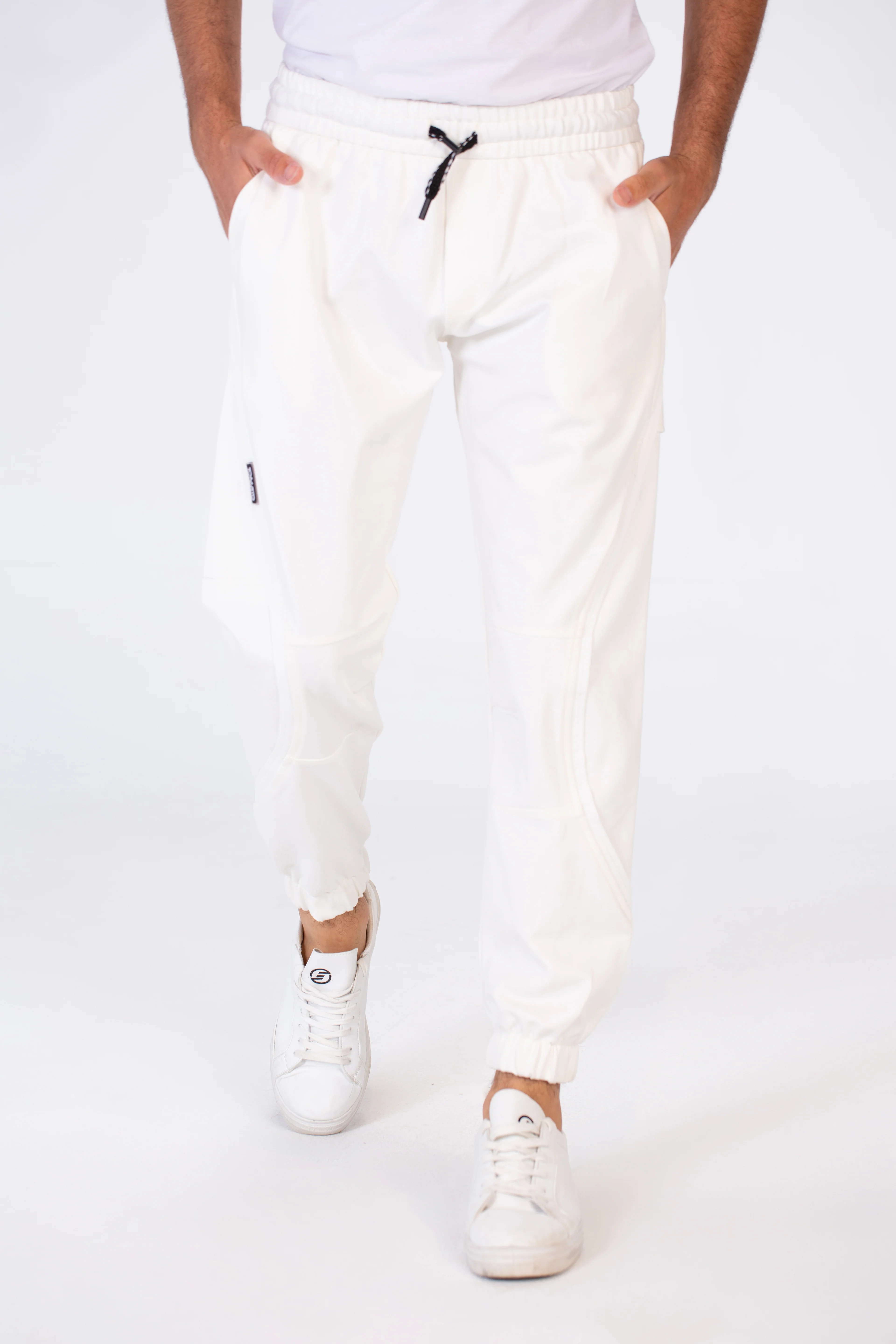 Men's Casual And Comfortable Sweatpants With A Modern Cut - Image 4