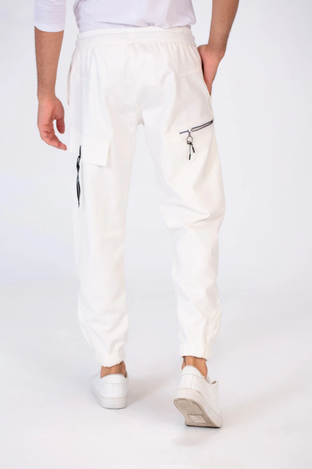 Men's Casual And Comfortable Sweatpants With A Modern Cut - Image 5