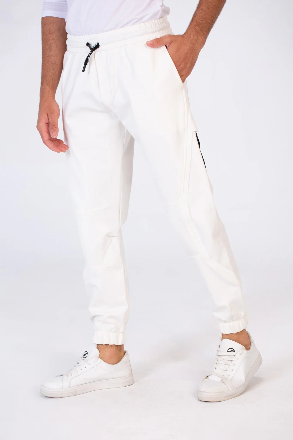 Men's Casual And Comfortable Sweatpants With A Modern Cut - Image 6