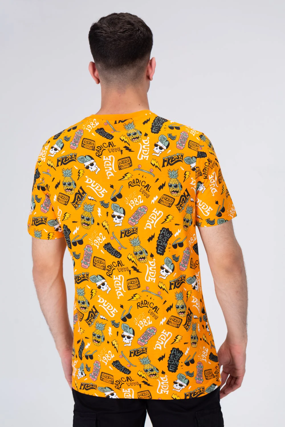 Men's Casual Half Sleeve T-shirt In Modern Colors And Practical Materials - Image 5