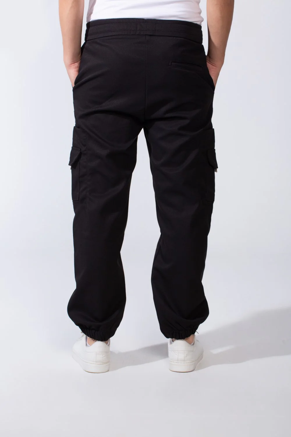 Men's Casual Joggar With Elastic Waistband And Ankles Multiple Pockets Flip Details Modern Sporty Cargo Pants - Image 2