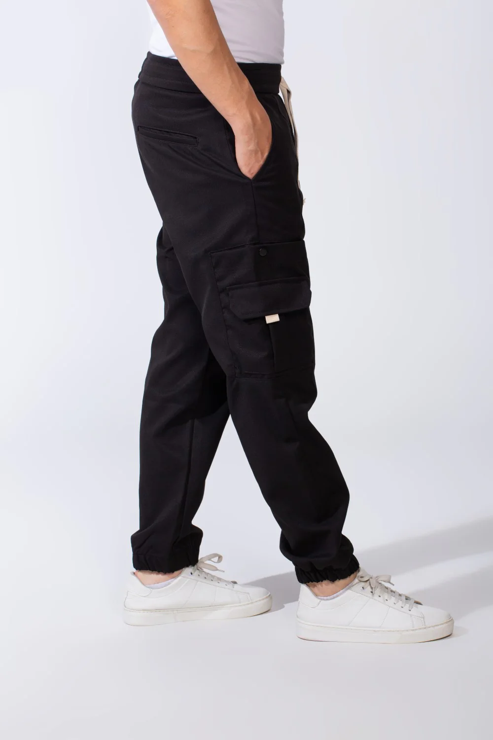 Men's Casual Joggar With Elastic Waistband And Ankles Multiple Pockets Flip Details Modern Sporty Cargo Pants - Image 4