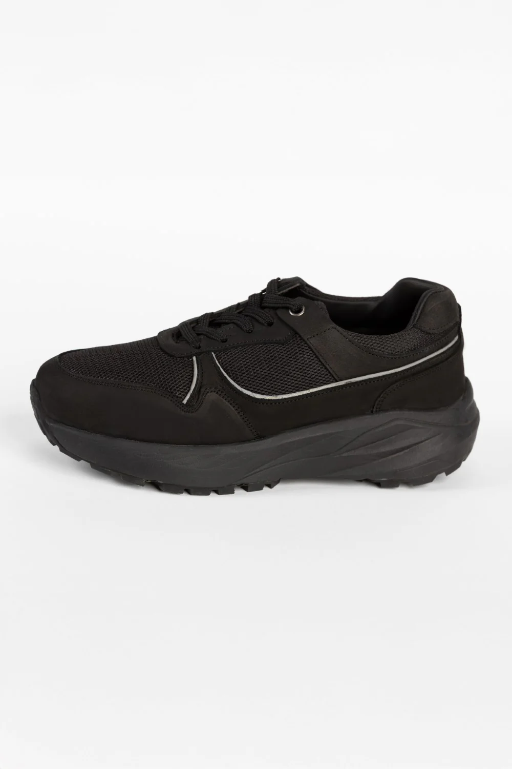 Men's Casual Shoes In Distinctive Design - Image 3