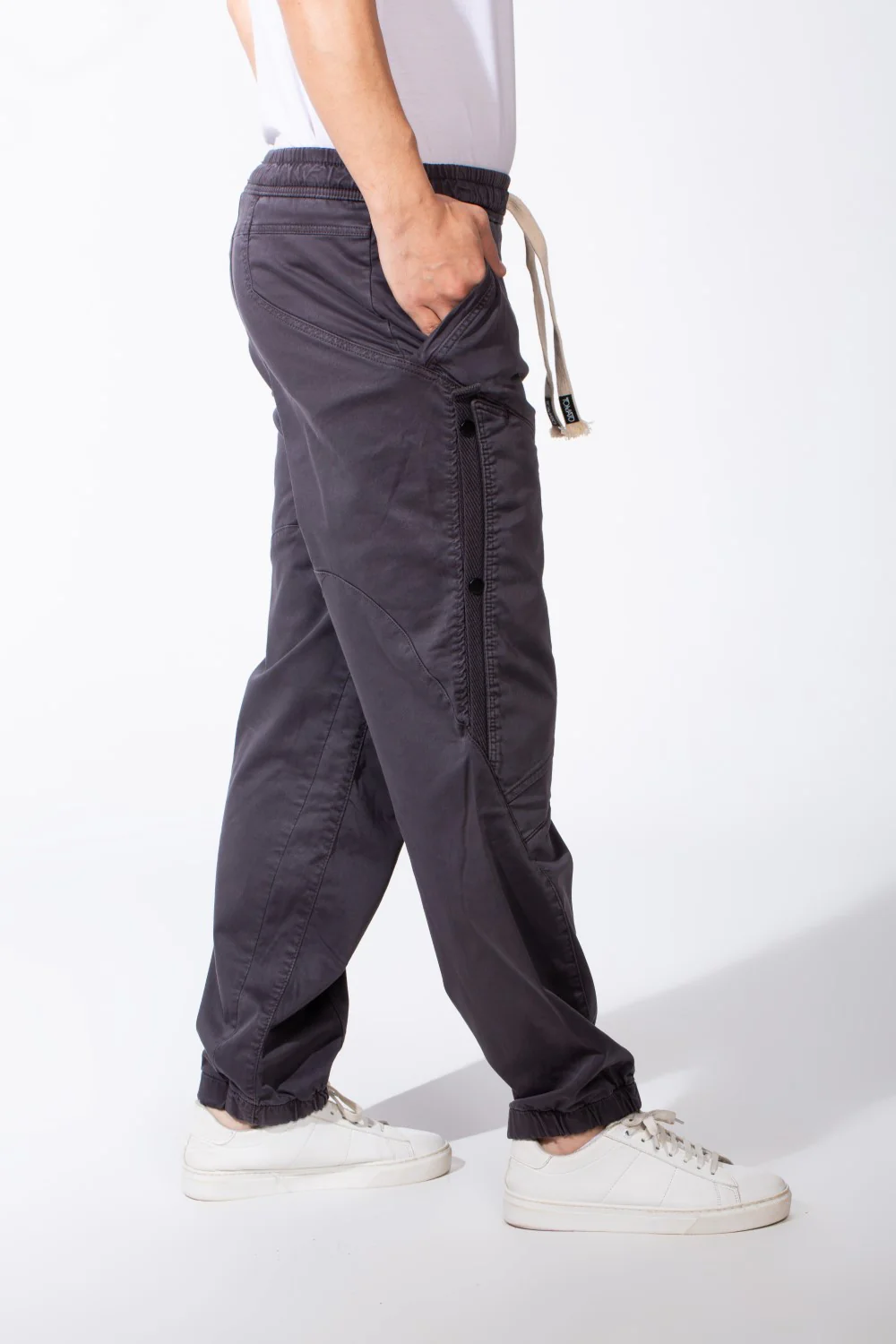 Men's Drawstring Waist Tapered Elastic Cuffs Side-Snap Detailing And Pockets Cargo Pants - Image 3