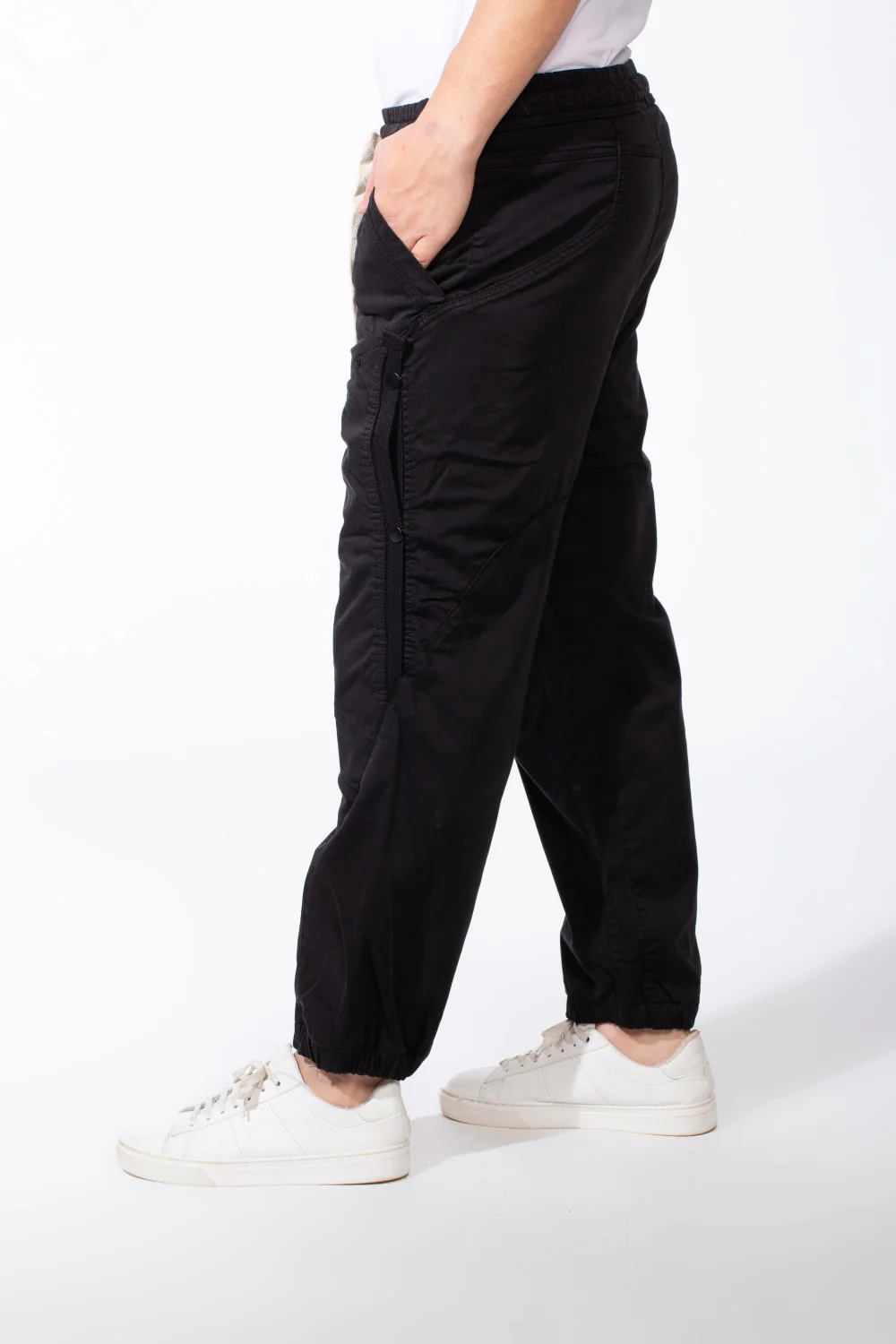 Men's Drawstring Waist Tapered Elastic Cuffs Side-Snap Detailing And Pockets Cargo Pants - Image 6