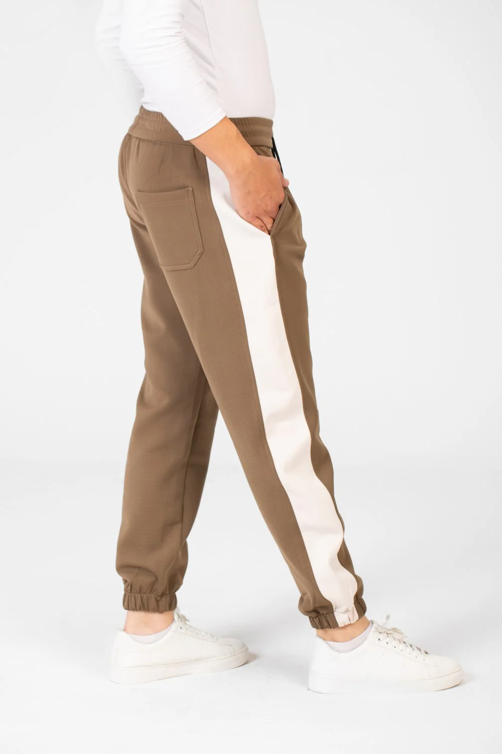 Men's Elastic Waist With Drawstring And Line From The Side Jogger Sweatpants - Image 11