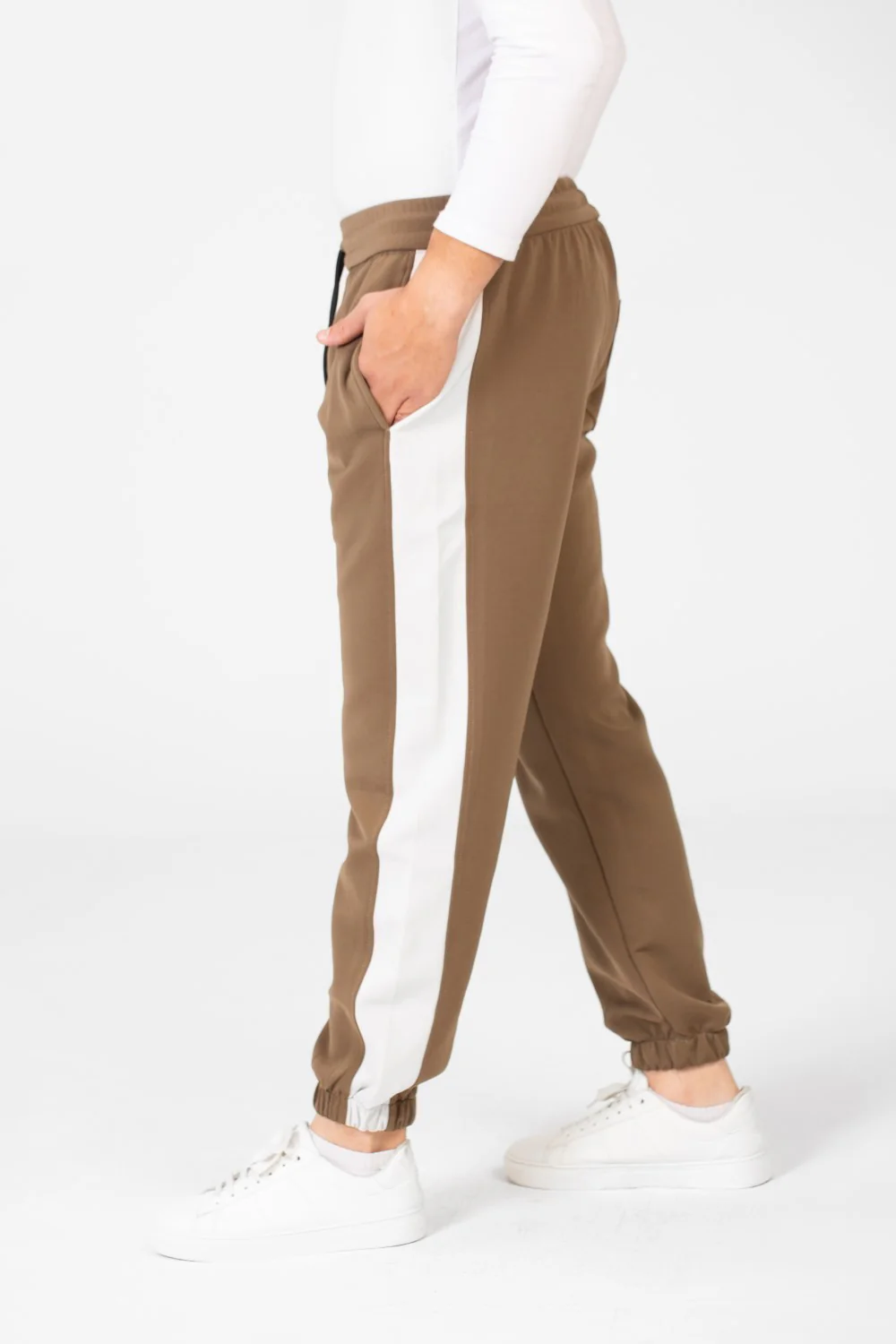 Men's Elastic Waist With Drawstring And Line From The Side Jogger Sweatpants - Image 12
