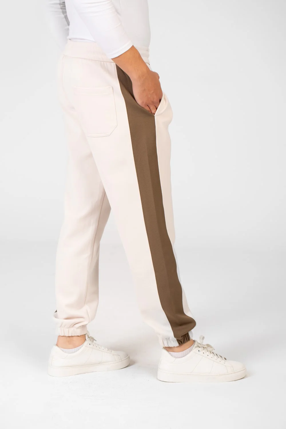 Men's Elastic Waist With Drawstring And Line From The Side Jogger Sweatpants - Image 3