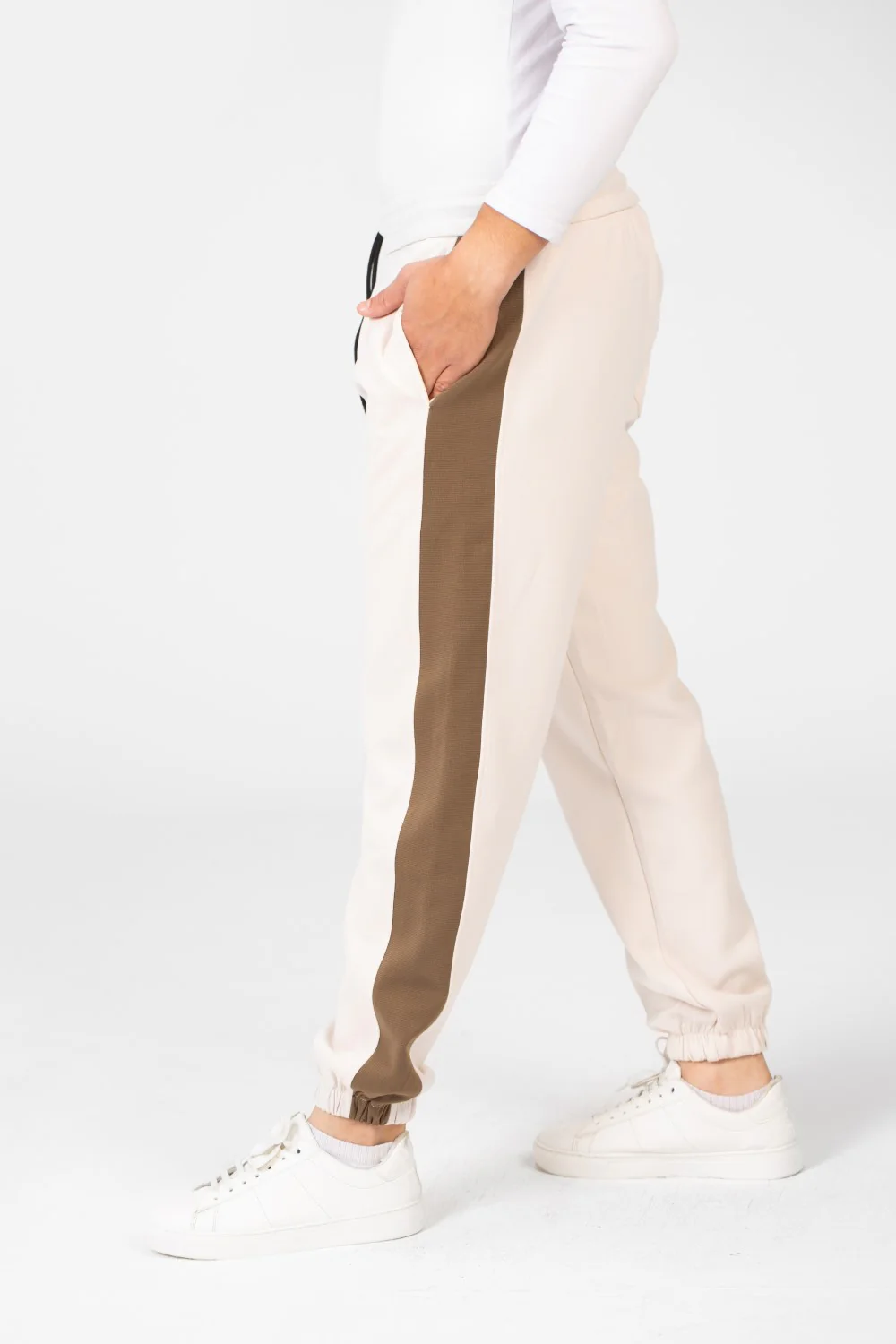Men's Elastic Waist With Drawstring And Line From The Side Jogger Sweatpants - Image 4