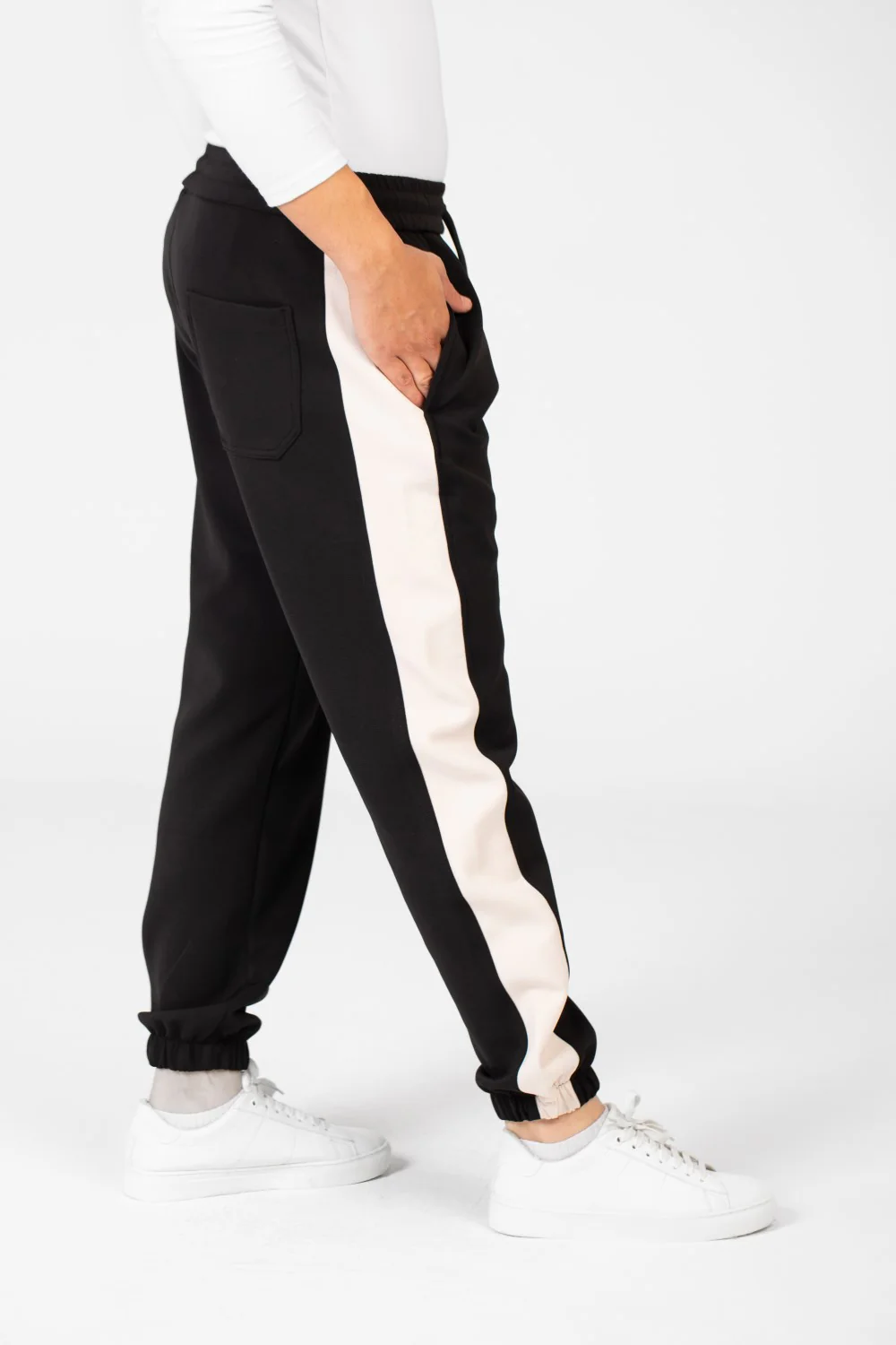 Men's Elastic Waist With Drawstring And Line From The Side Jogger Sweatpants - Image 7