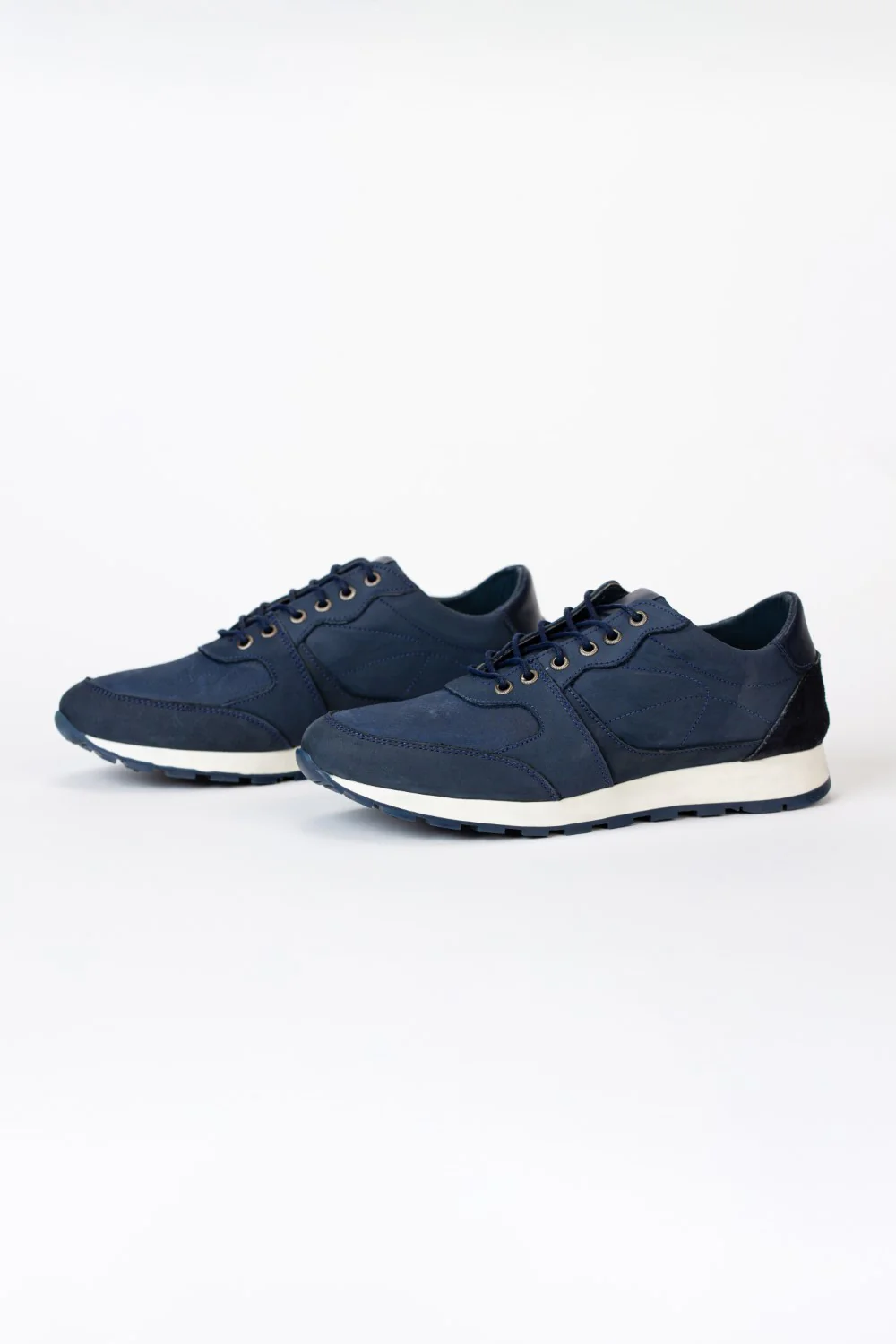 Mens Elegant Shoes Made Of Suede And Leather In A Different Color On The Back