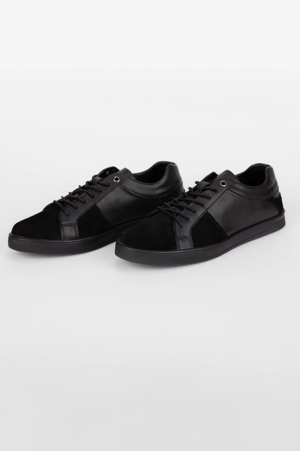 Men's Flat Sole Chamois Casual Shoes With Unique Style - Image 2