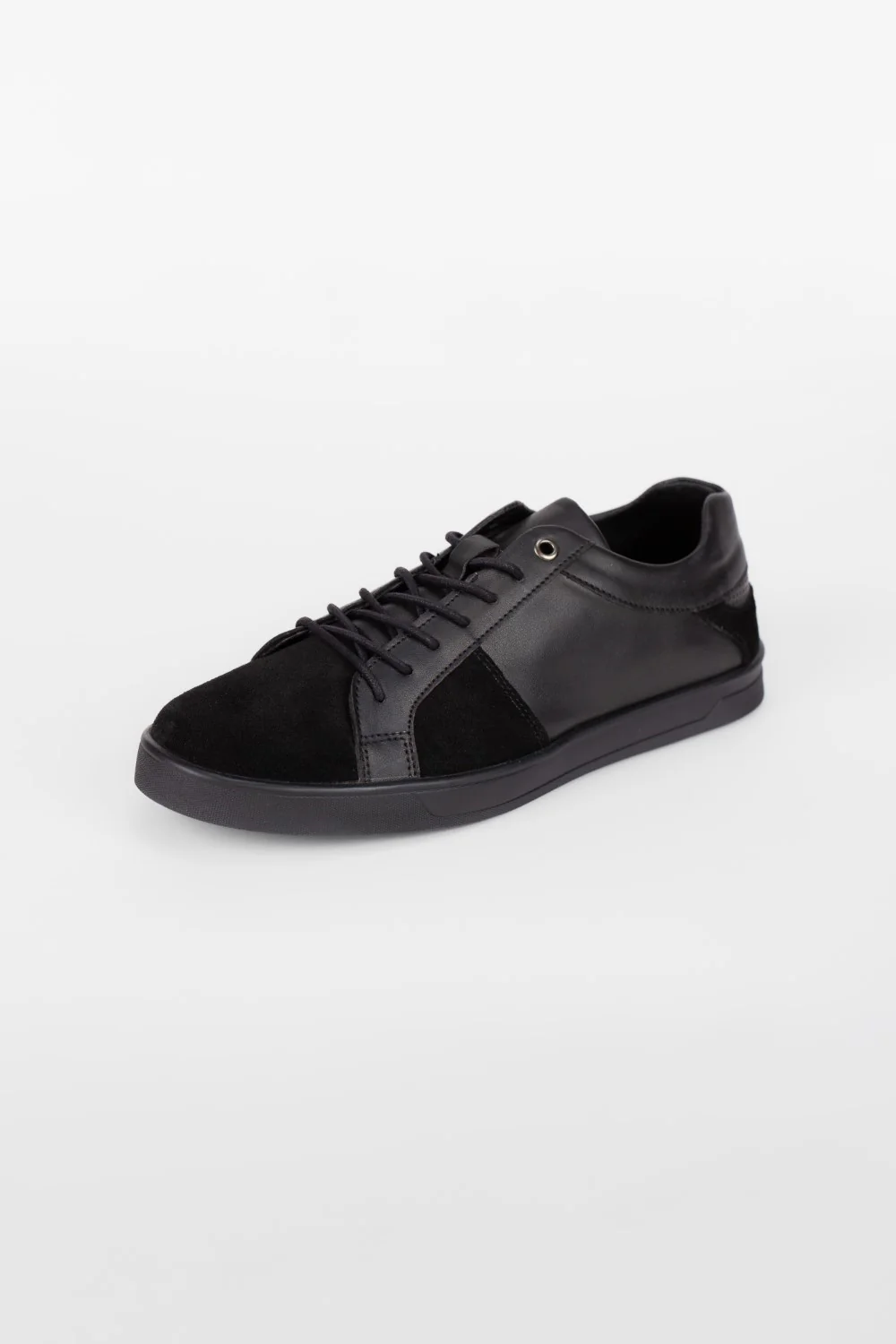 Men's Flat Sole Chamois Casual Shoes With Unique Style - Image 4