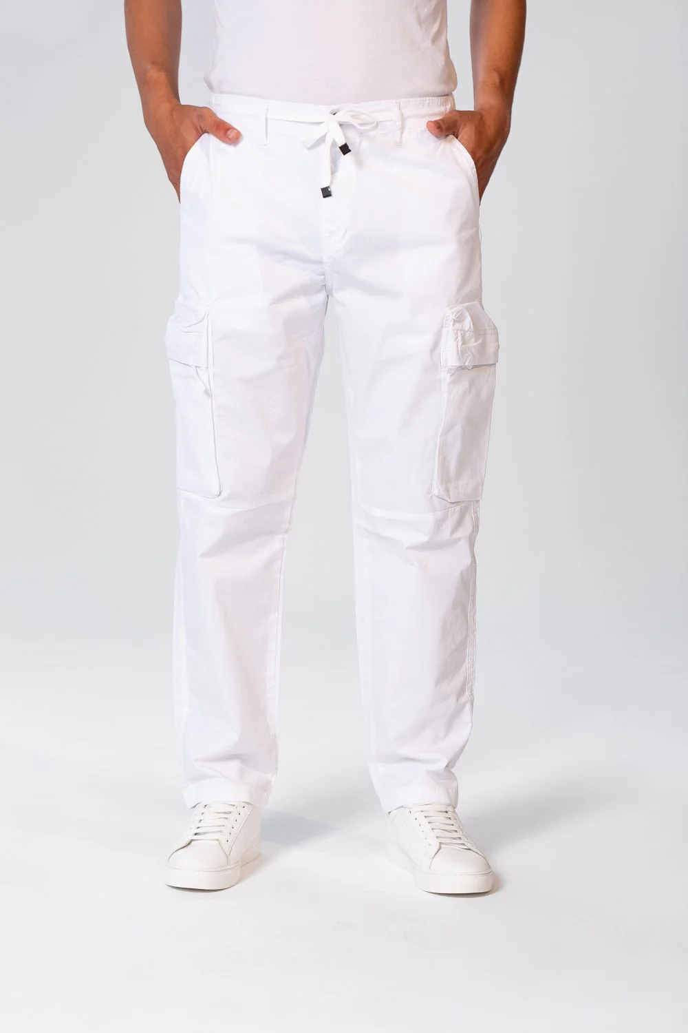 Men's Gabardine Cargo Pants With A Relaxed Fit And Pockets - Image 15