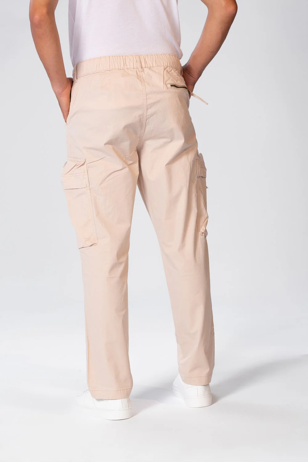 Men's Gabardine Cargo Pants With A Relaxed Fit And Pockets - Image 2