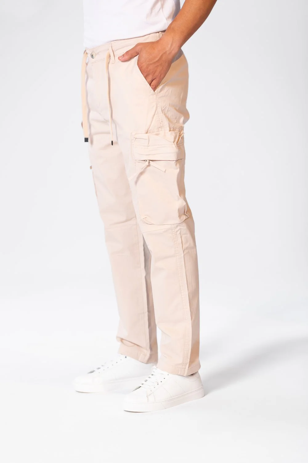 Men's Gabardine Cargo Pants With A Relaxed Fit And Pockets - Image 3