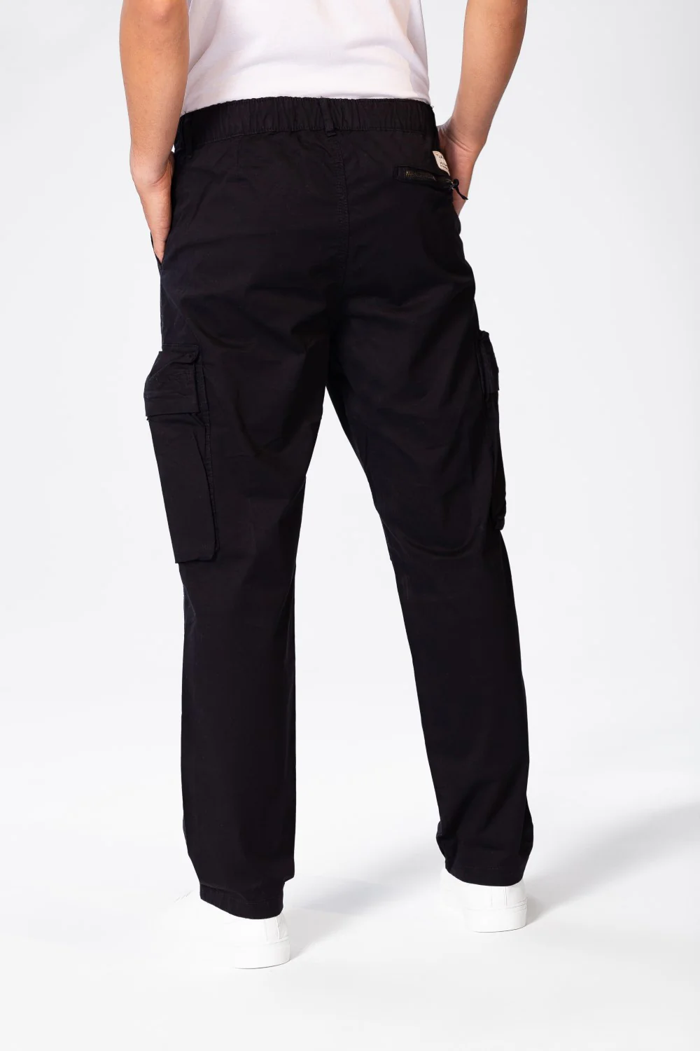 Men's Gabardine Cargo Pants With A Relaxed Fit And Pockets - Image 5