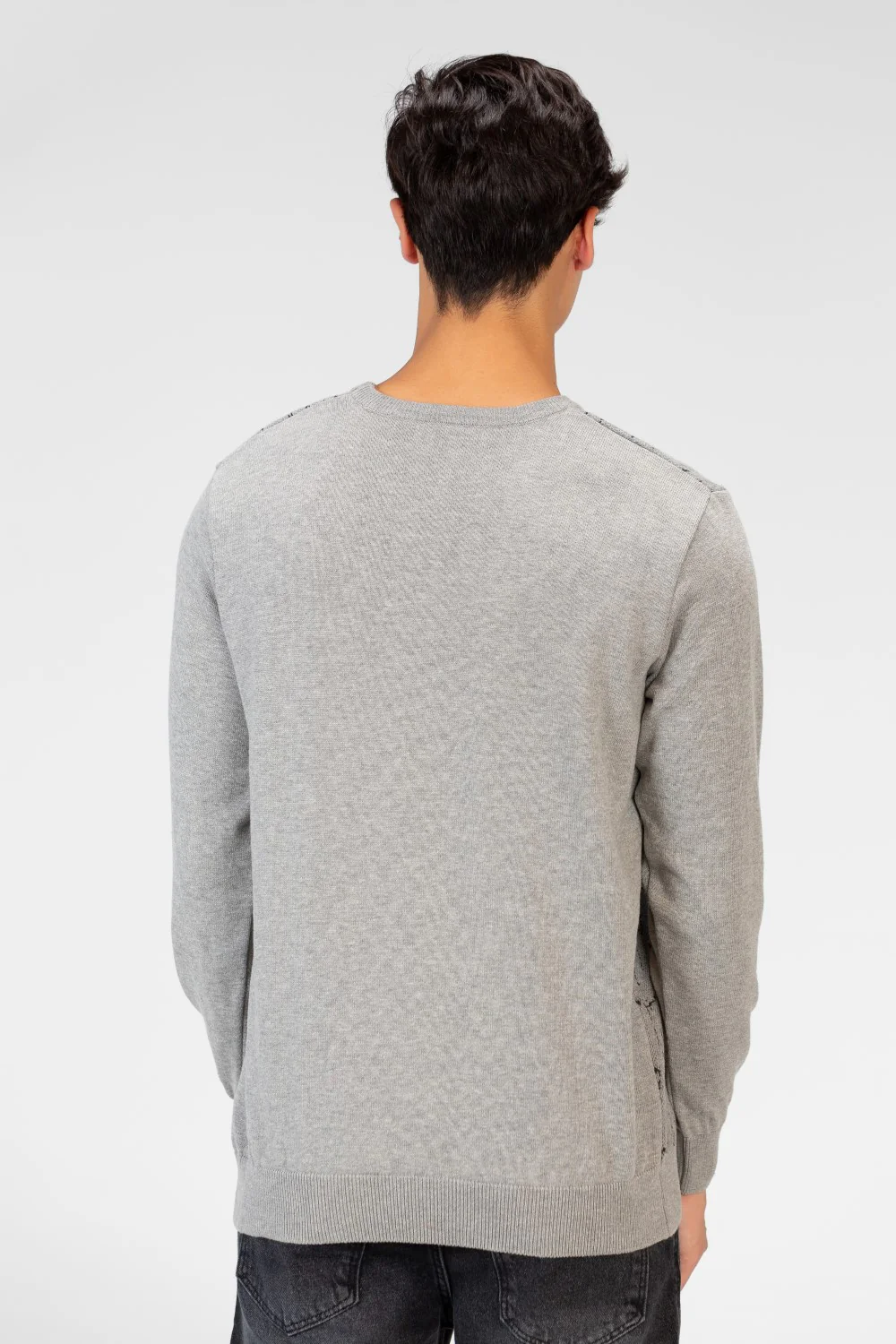 Men's Jakar Pullover With Crew Neck And Long Sleeves - Image 6