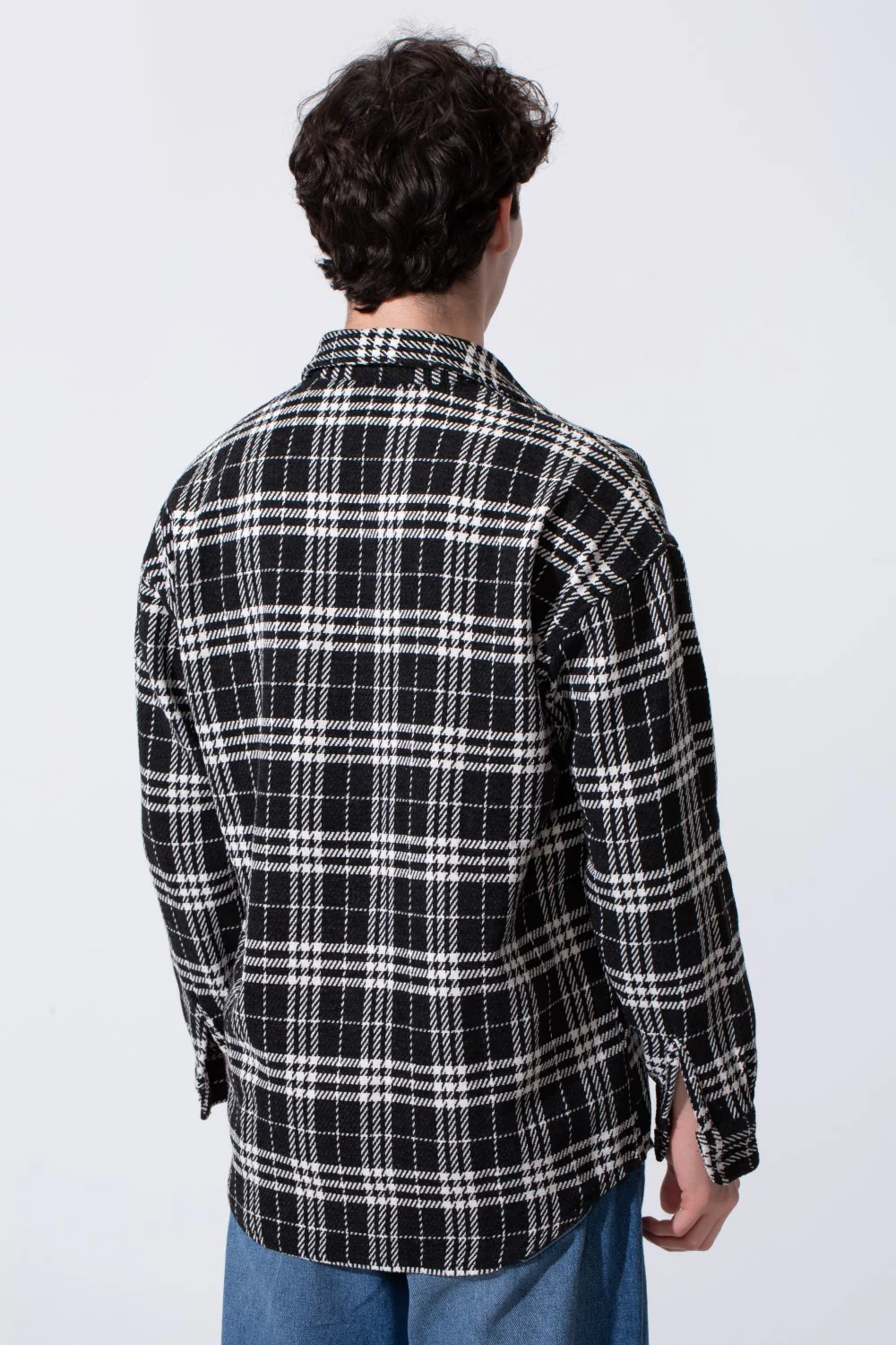Men's Oversized Checked Shirt With Front Pocket And Long Sleeves - Image 2